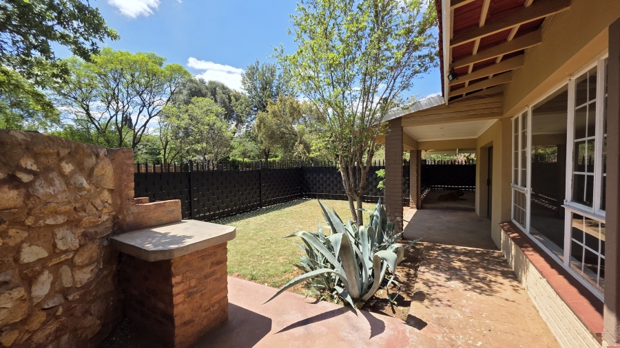 To Let 3 Bedroom Property for Rent in Flamwood North West